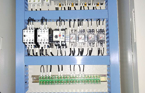 生產控製櫃、水阻櫃企業，維護、維修